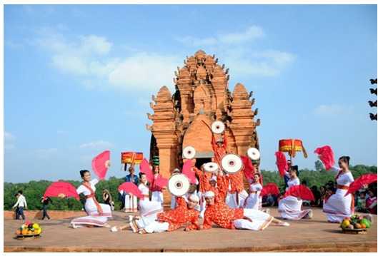 Soạn bài Lễ hội dân gian đặc sắc của dân tộc Chăm ở Ninh Thuận - Cánh diều