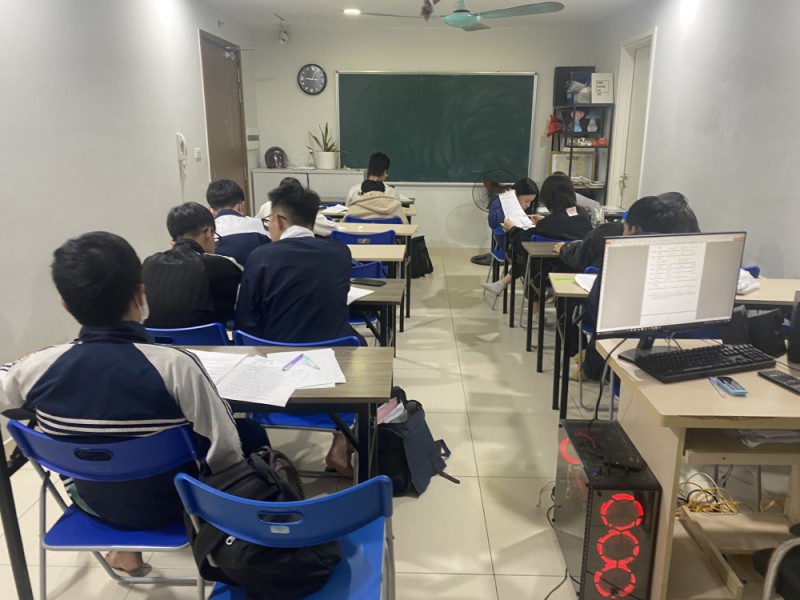 dia-chi-hoc-toan-lop-11-uy-tin-chat-luong-quan-dong-da