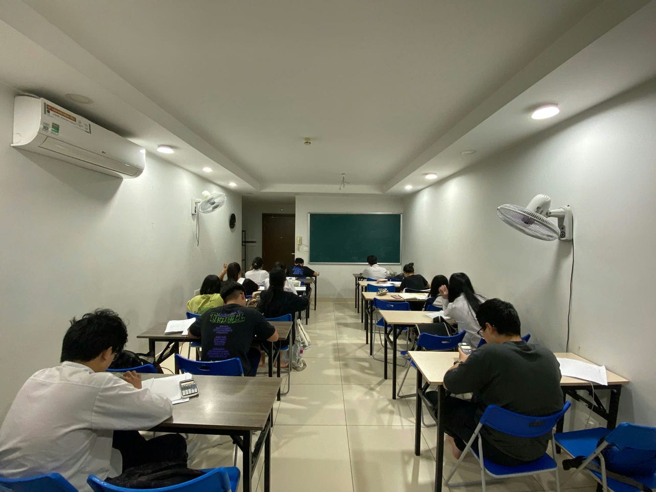 z6894602051459_144bed5b399a1f51225d9dad3c34b9dc